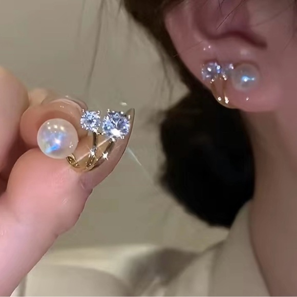 Luxe Rhinestone and Pearl Earrings - Picture 4 of 7